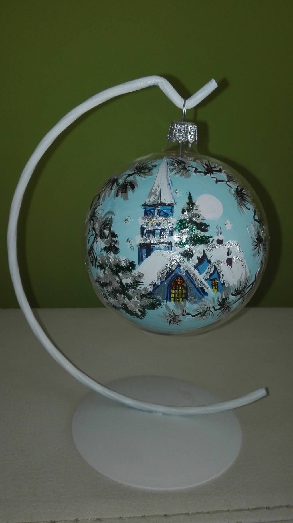 Poza Biserica satului