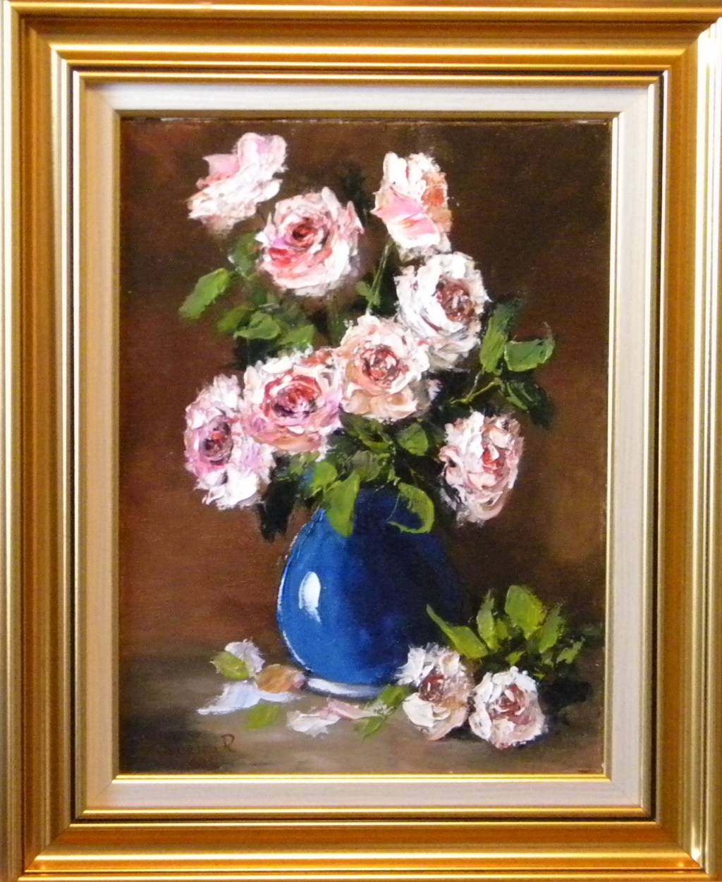 Poza TRANDAFIRI IN VAZA ALBASTRA