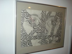 Picturi in creion / carbune Femeia cu orhideea alba
