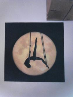 Picturi surrealism ragazza su la luna