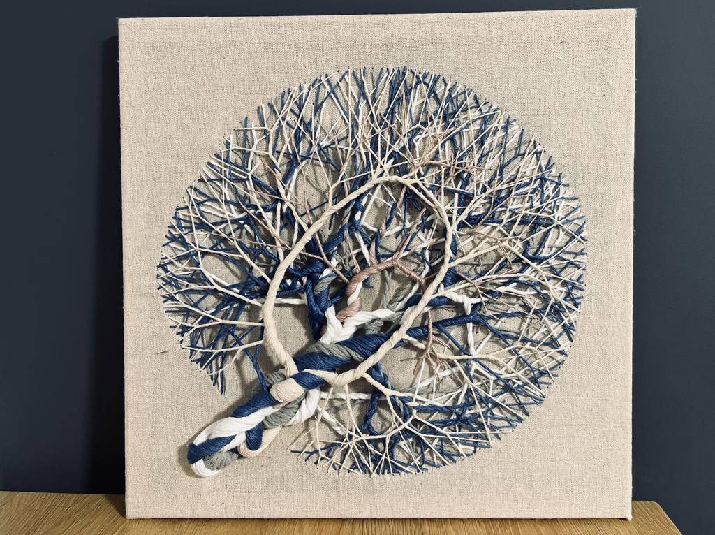 Sculptură din sfori,franghii,ate rasuci